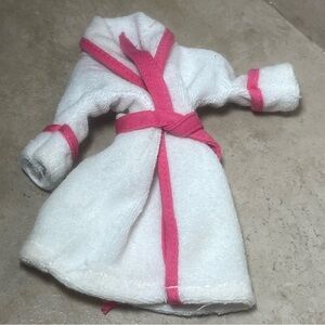 Barbie doll happy family pink white bathrobe